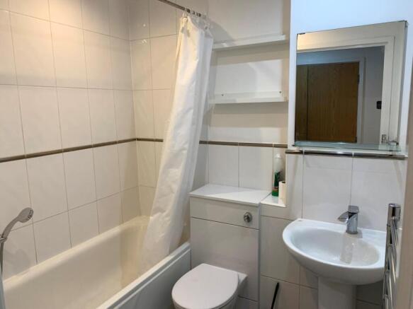bathroom 1.jpg