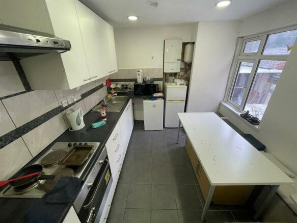 Kitchen 2.jpg