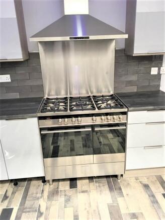 Kitchen 2.jpg
