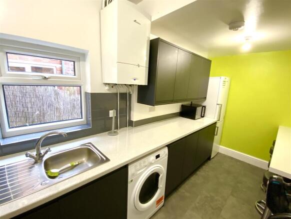 Kitchen. Picture 2 - Copy (2).jpeg