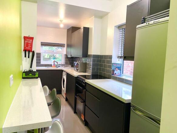 65GR Kitchen. Picture 1.jpeg