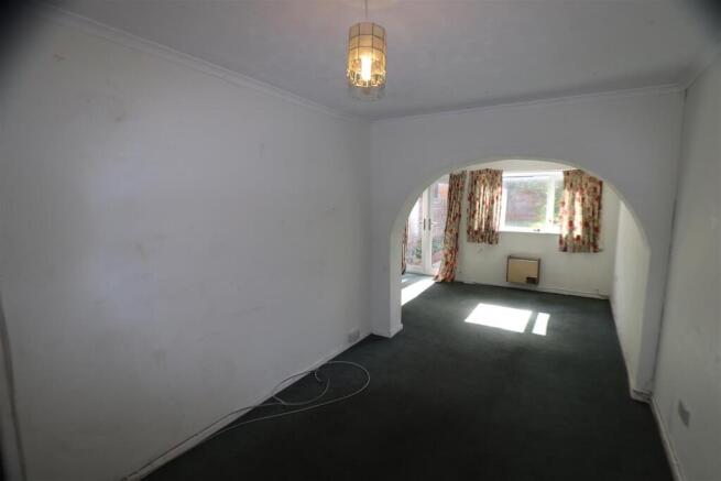 Lounge 1.JPG
