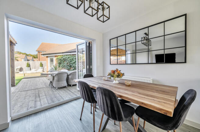 1363485-4-68e3e5b...