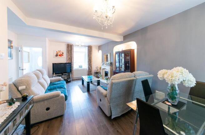 Lounge/Dining Room