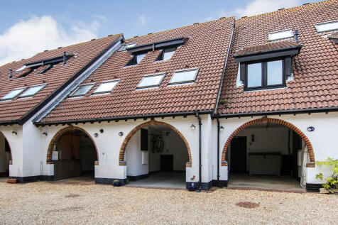 Endeavour Way, Hythe Marina Village