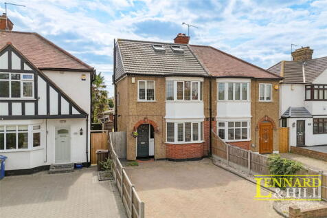Long Lane, Grays, RM16 2QA