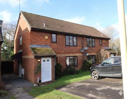 Rokes Place, Yateley, Hampshire, GU46