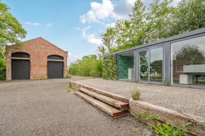 1326306-10-6882bb6161799