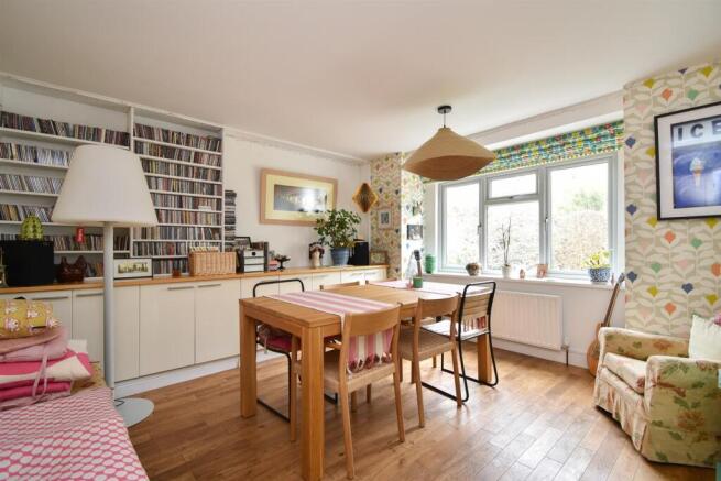 Dining room/bedroom
