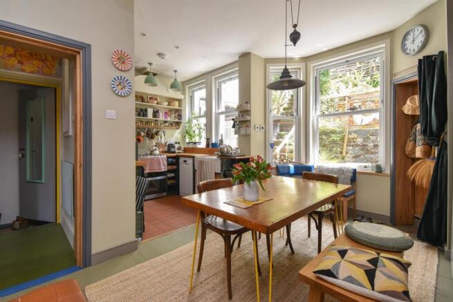 Kitchen & dining room