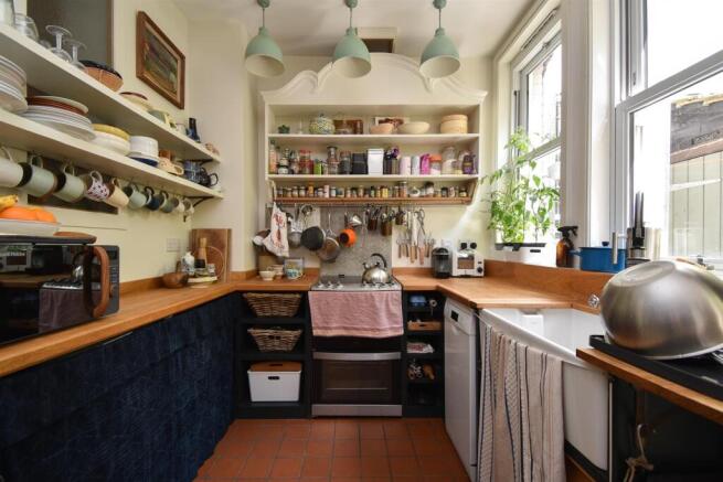 Kitchen & dining room