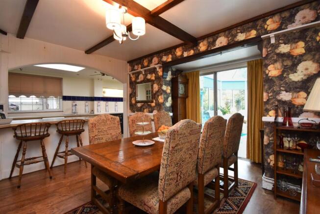 Kitchen & dining room