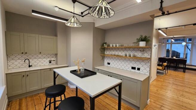 2bd0b98607974623874cea6121df7104.jpg