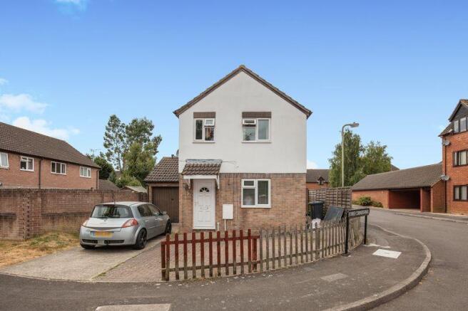 Detached and driveway parking