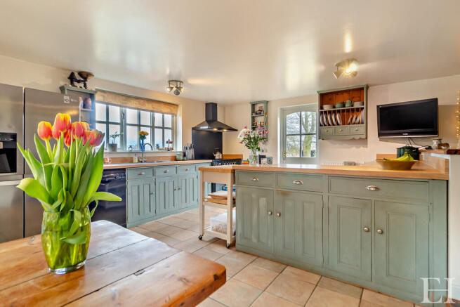 8637609-interiorW...