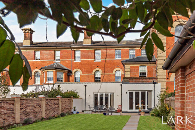 8664270-exteriorW...