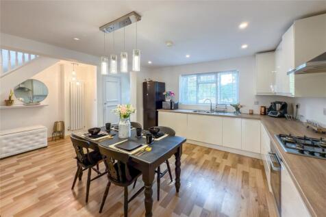 Holyrood Crescent, St. Albans, Hertfordshire, AL1