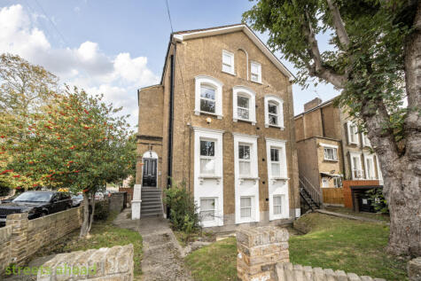 Dagnall Park, London, SE25