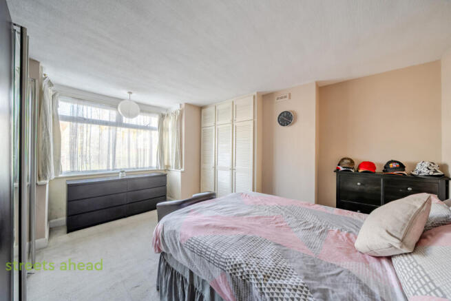 e85b0aed-aecc-46d...