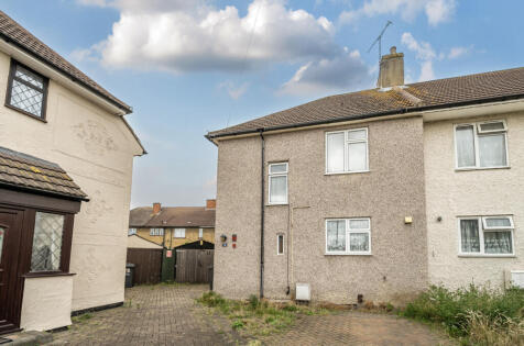 Manor Square, Dagenham, RM8