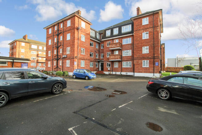 One Bedroom Top Floor Flat To Rent