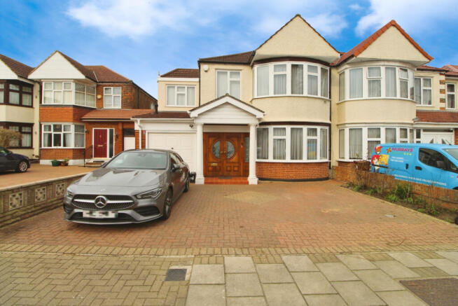 Six Bedroom Semi Detached House To Rent