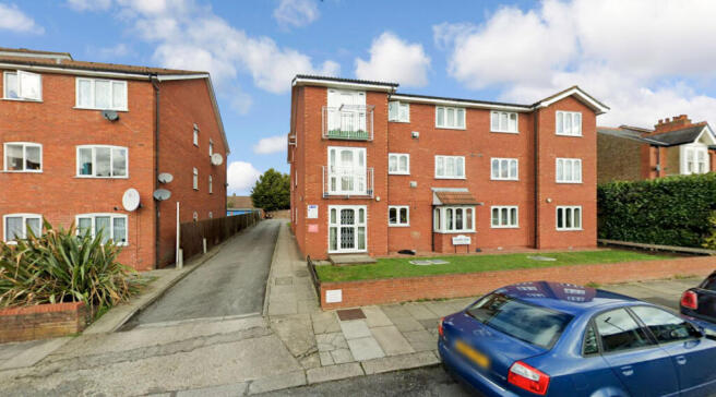 One Double Bedroom Ground Floor Flat To Rent
