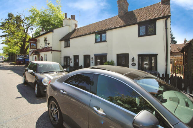 One Bedroom End Terraced Character Cottage To Ren