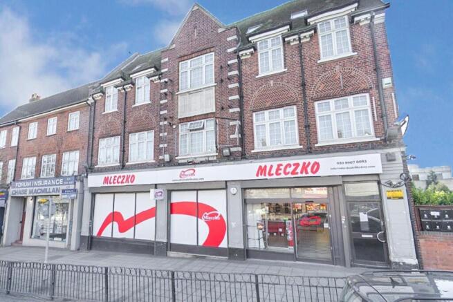 Three Double Bedroom 1st Floor Flat To Rent