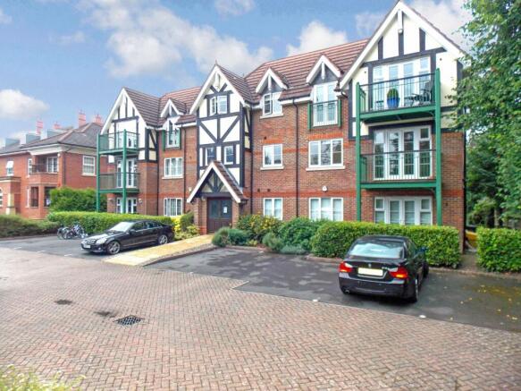 Three Double Bedroom Flat To Rent