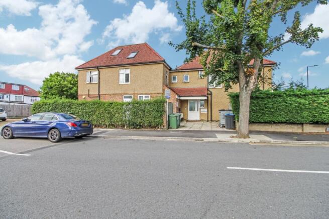 Three Bedroom 1st Floor Split Level Flat To Rent