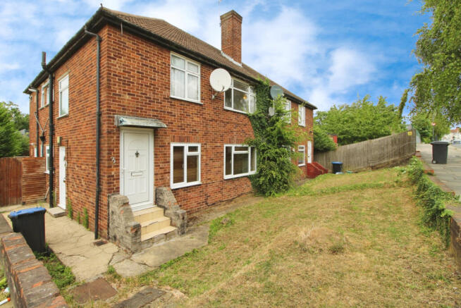 Two Bedroom 1st Floor Maisonette To Rent