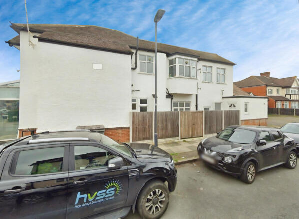 Three Bedroom 1st Floor Maisonette For Sale