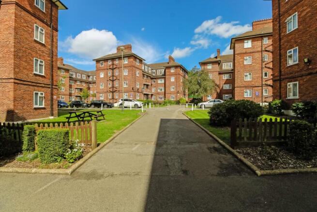 One Bedroom 3rd Floor Flat To Rent