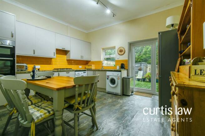 Kitchen/ Dining Area