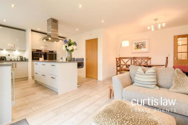 Kitchen/ Dining Room