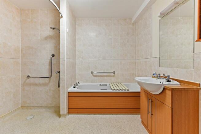 Wetroom - bath.jpg