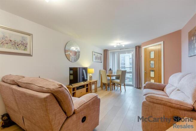 8661213-interior12.jpg