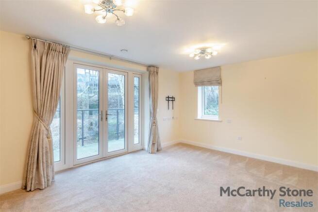8635827-interior02.jpg
