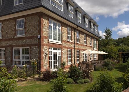 The Cloisters, High Street, Great Missenden, HP16 0AA