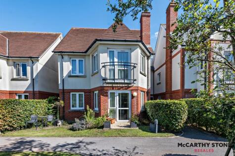 Farringford Court, Avenue Road, Lymington, Hampshire, SO41 9PA