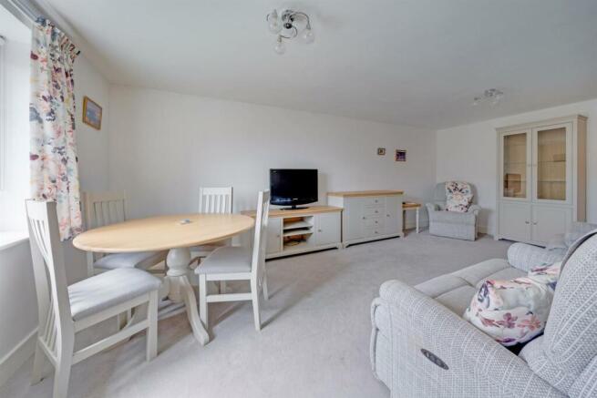 06-e96cPBDMCS - 23 Clarence Court-16-medium.jpg