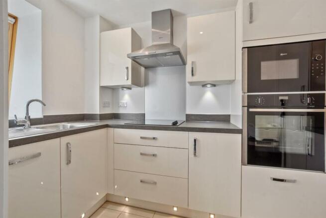 06-b376GCMSC - 23 Rosen House - Kitchen -Original 