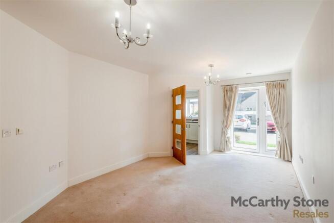8642353-interior01.jpg
