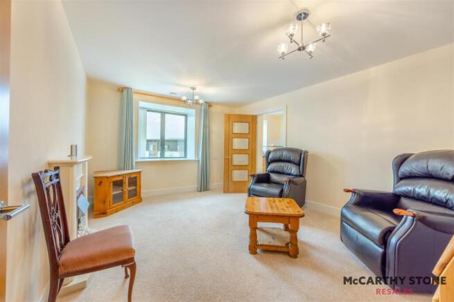 8627410-interior01.jpg