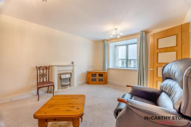 8627410-interior02.jpg