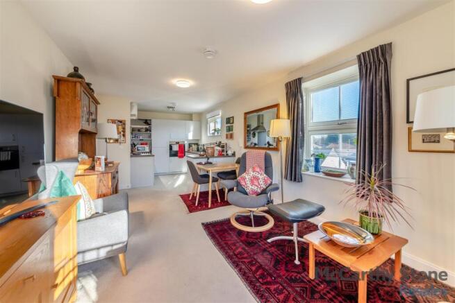 8634881-interior21.jpg