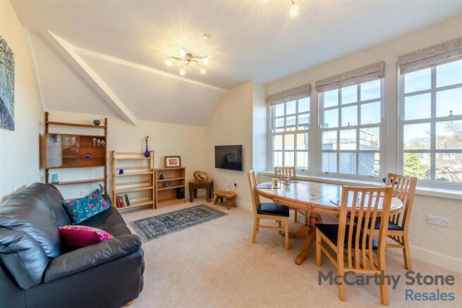 8635721-interior02.jpg