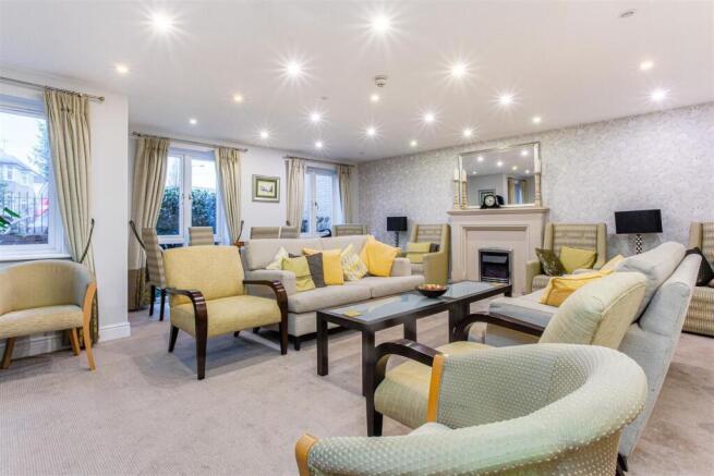 Lounge 2.jpg