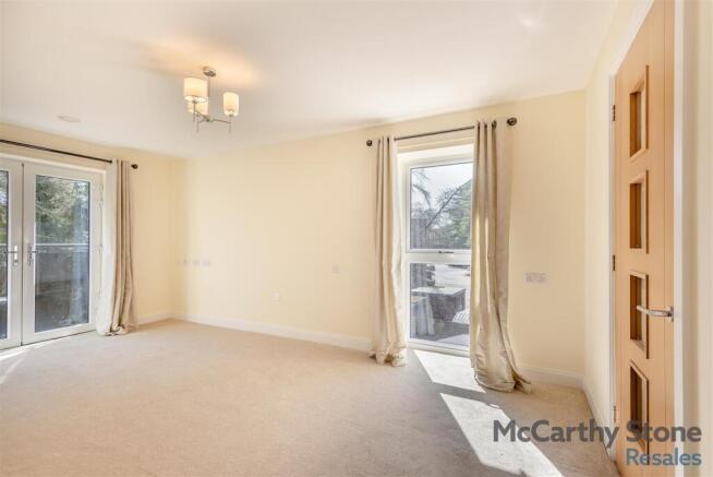 8642416-interior10.jpg